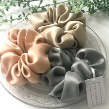 Load image into Gallery viewer, Mulberry Silk Hair Scrunchie Rose Beige
