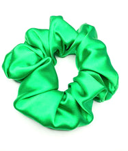 Load and play video in Gallery viewer, Mulberry Silk Hair Scrunchie Emerald Green
